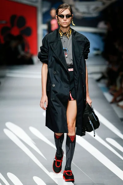 Look 14
